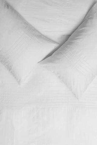 Premium 132 Thread Count Embroidered Lines Duvet Cover Set