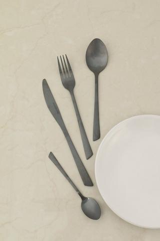16 Piece Cutlery Set