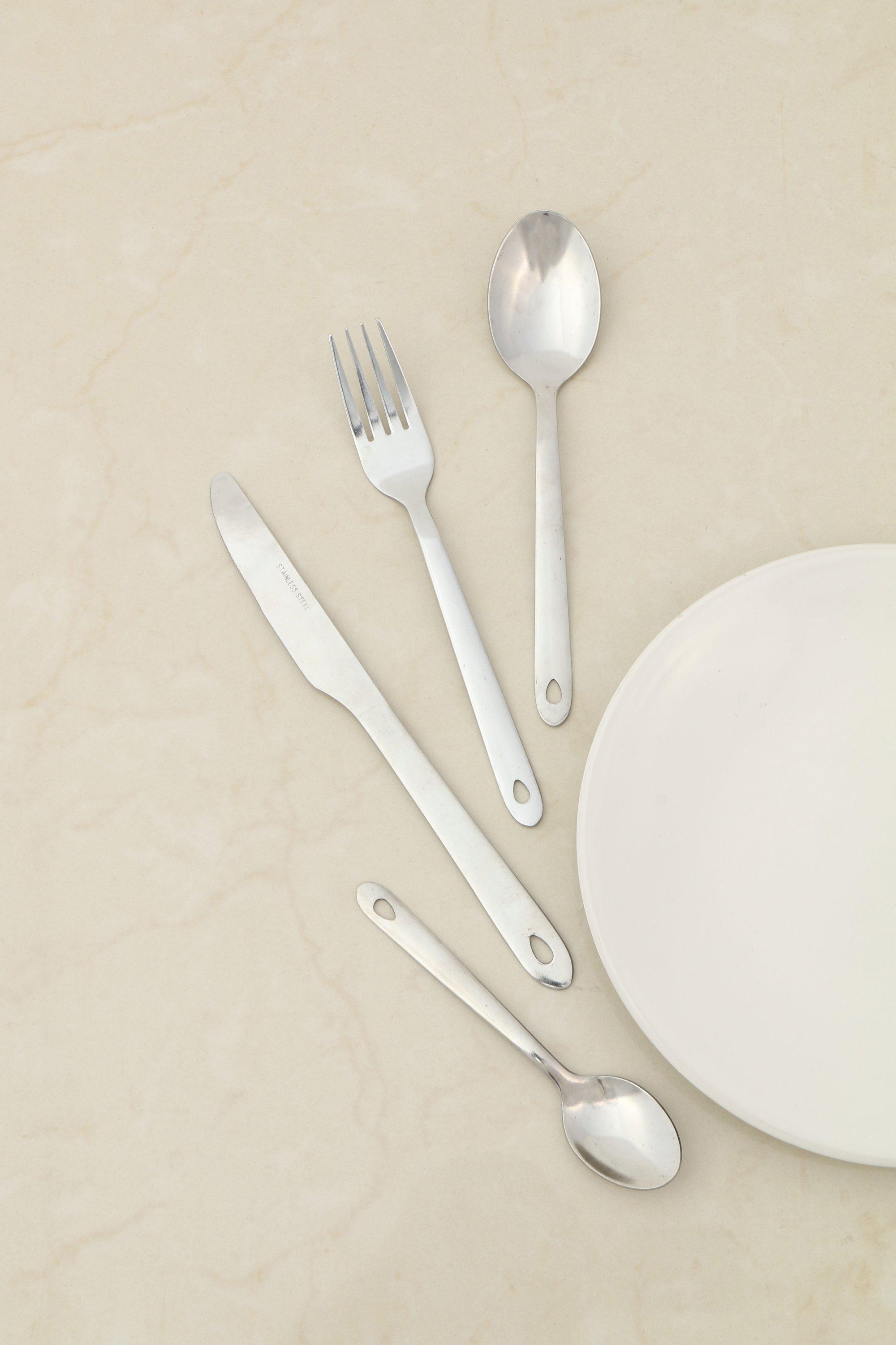 16 Piece Hanging Cutlery Set