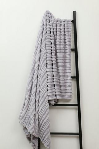 https://www.mrphome.com/en_za/shop/bed-bath/shop-bedroom/blankets