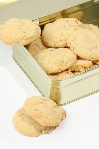 Festive White Chocolate Macadamia  Biscuits, 250g