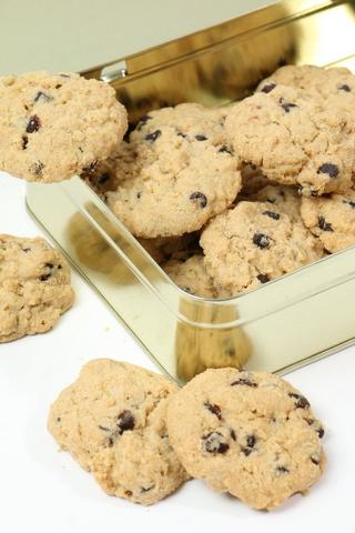 Festive Chocolate Chip And Oat Biscuits, 250g
