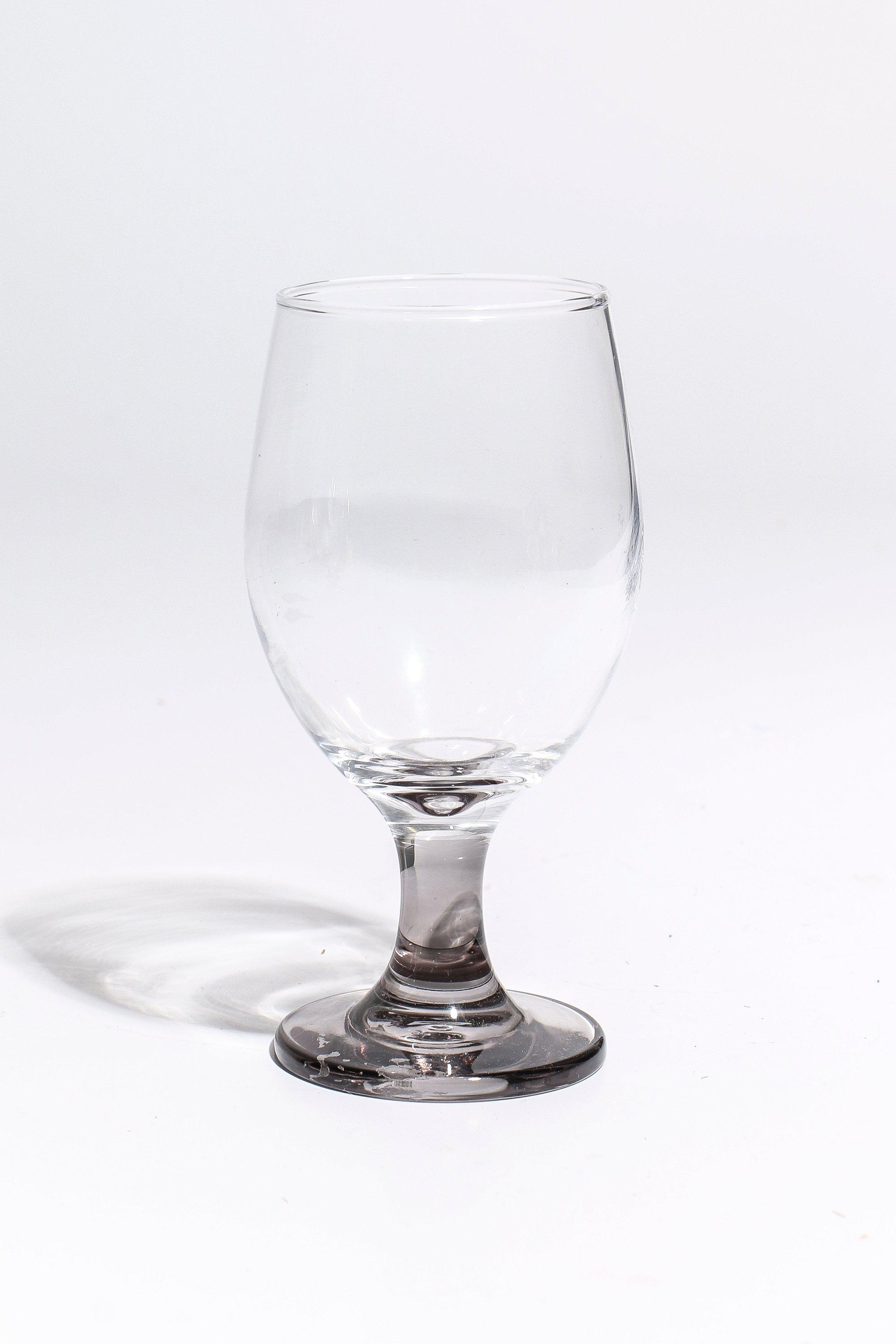 High-Quality 180ml Glass Cocktail Glass Cups Flute Glass Stemware Crystal  Glass Drinking Cups Bar Glasses Martini Glassware with Golden Rim Wine  Glass - China Brandy Glass and Glass Stemware price