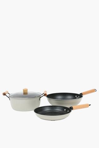 4 Piece Beechwood And Iron Cookware Set
