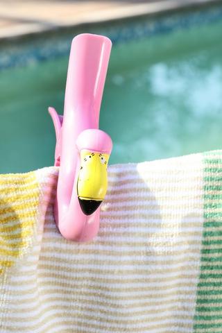 2 Pack Beach Towel Flamingo Clips