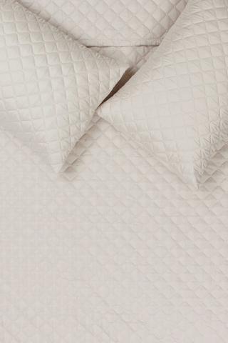 Soft Touch 3 Piece Diamond Embossed Value Quilt