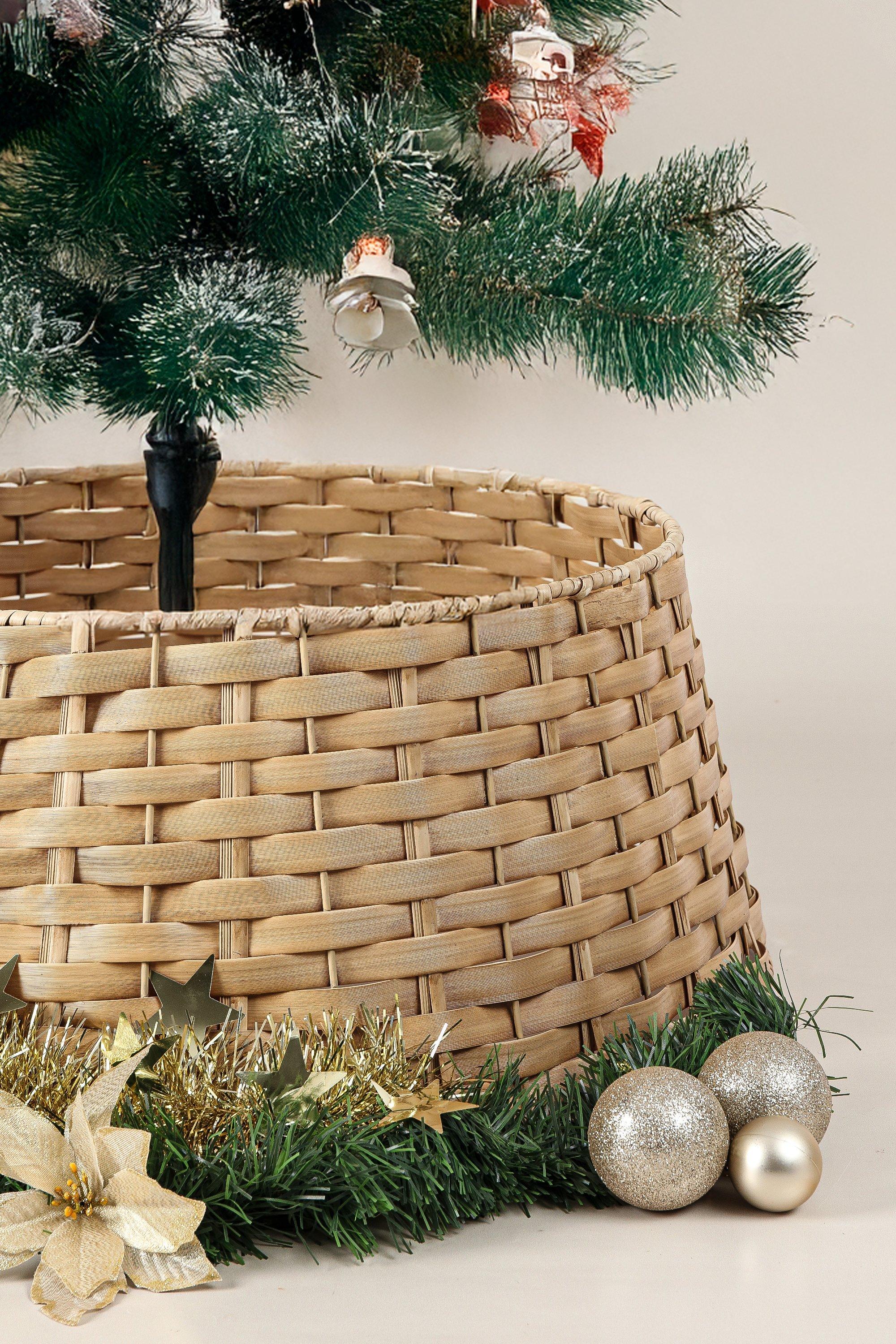 Traditional Festive Tree Skirt, 24x56cm — free download