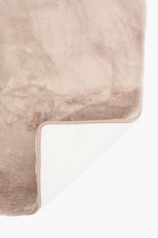 Cationic Faux Fur Bath Mat