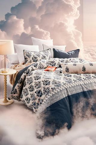 Polycotton Ayon Piping Detail Reversible Duvet Cover Set
