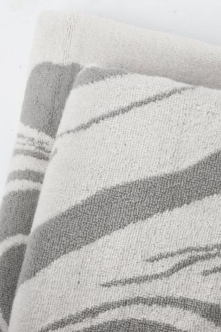 2 Pack Embellished Marble Towel Set