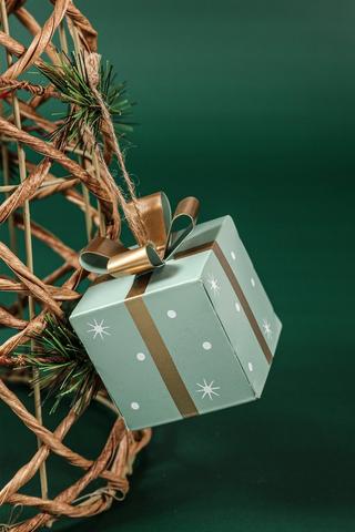 Hanging Tin Gift