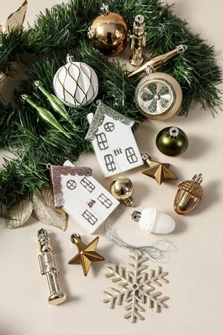 65 Pack Hanging Baubles In Wooden House