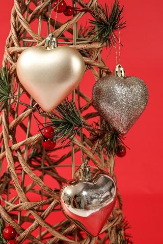 8 Pack Hanging Hearts