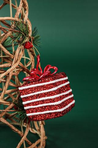 Hanging Present Bauble