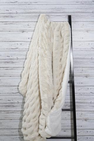 Assorted Ruched Faux Fur Blanket, 150x180cm