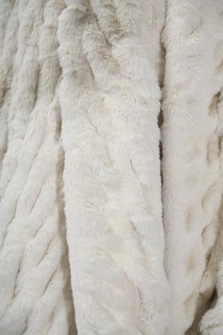 Assorted Ruched Faux Fur Blanket, 150x180cm