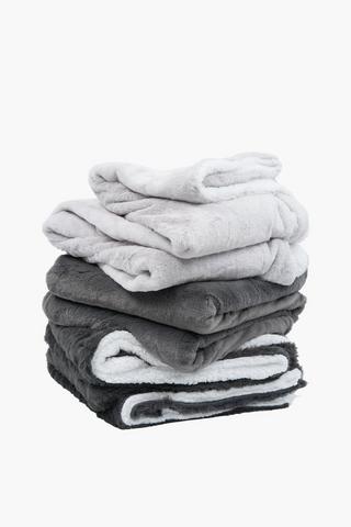 Assorted Faux Rabbit Fur Blanket, 150x180cm