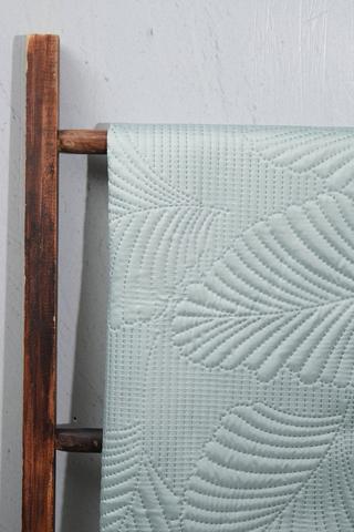 Oxford Single Satin Leaf Quilt