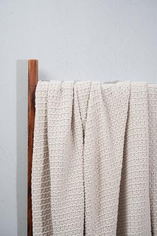 Knitted Pom Pom Throw, 140x180cm