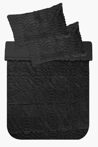 Plush Ribbed Comforter Set