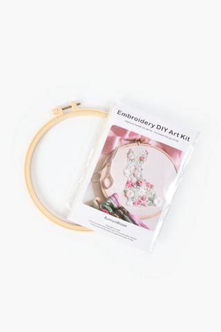 Embroidery Hoop Easter Bunny