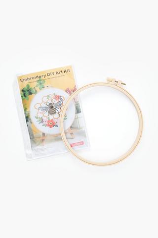 Embroidery Hoop Bee