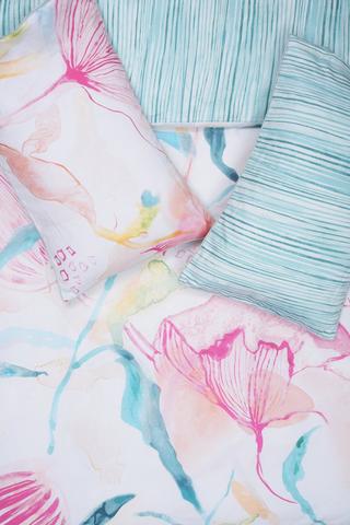 Colab Mantua Premium Sateen Floral Reveresible Duvet Cover Set