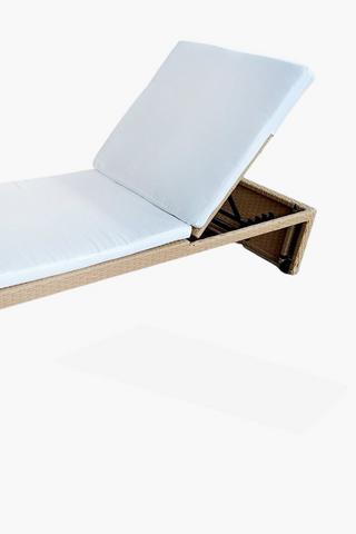 Delft Rattan Lounger