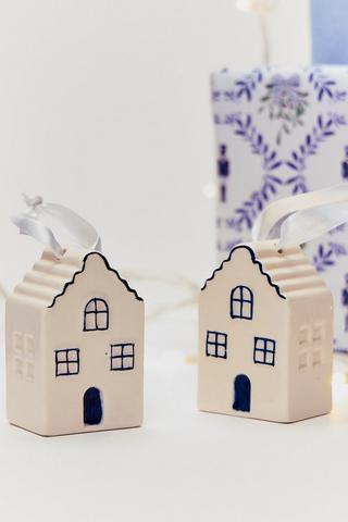 4 Pack Hanging Christmas Delft Houses, 3.5x6.5cm
