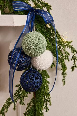 6 Pack Christmas Trellis Baubles, 8cm