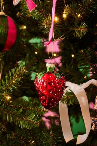 Christmas Hanging Strawberry, 6x8.5cm