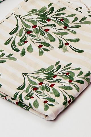 Christmas Mistletoe 8 to 10 Seater Tablecloth