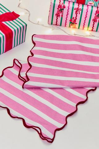 Christmas Scallop Table Runner
