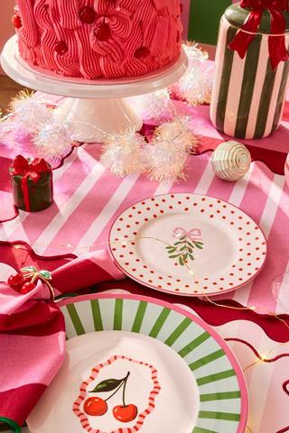 Christmas Scallop Table Runner