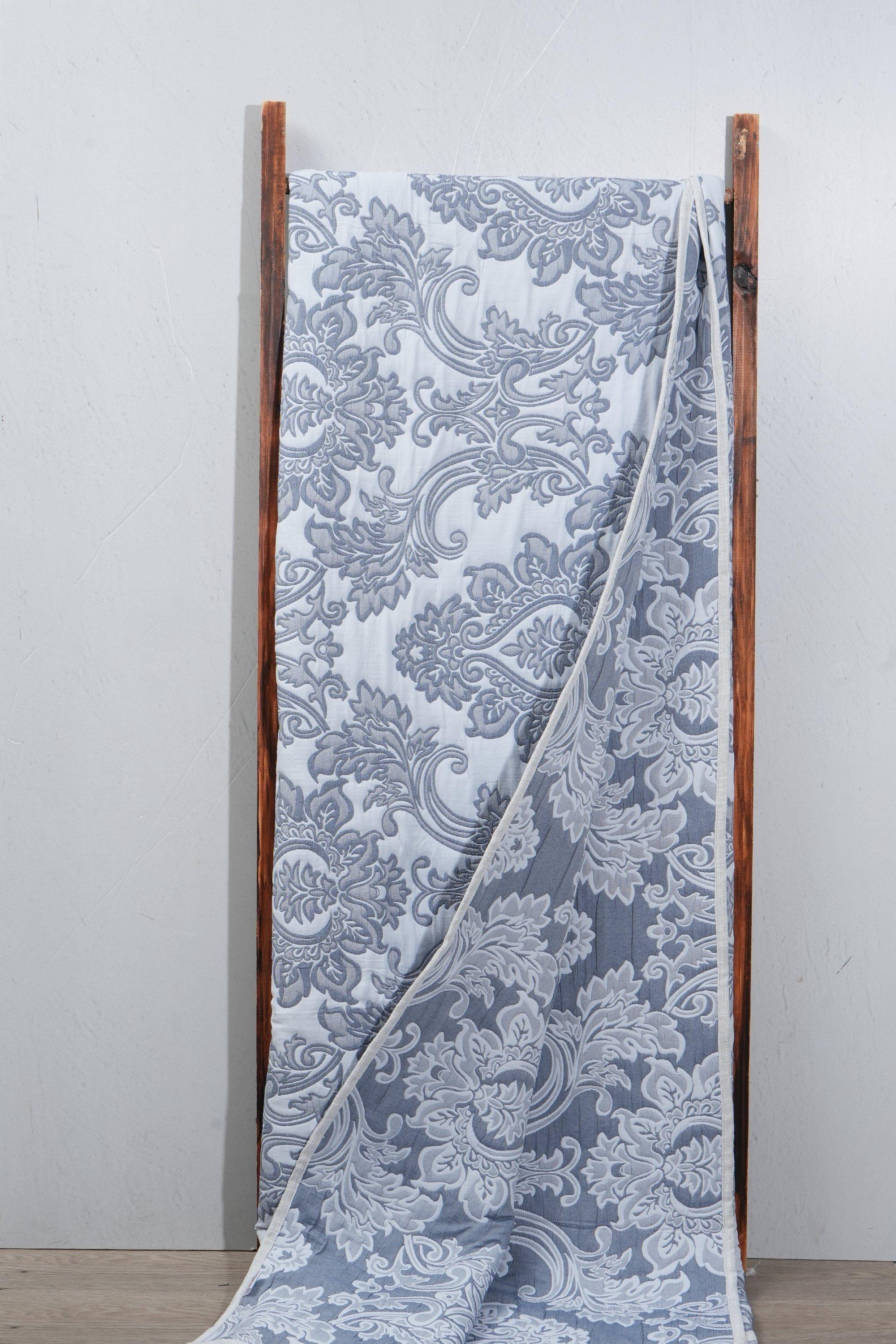 Jacquard Embroidered Baroque Quilt