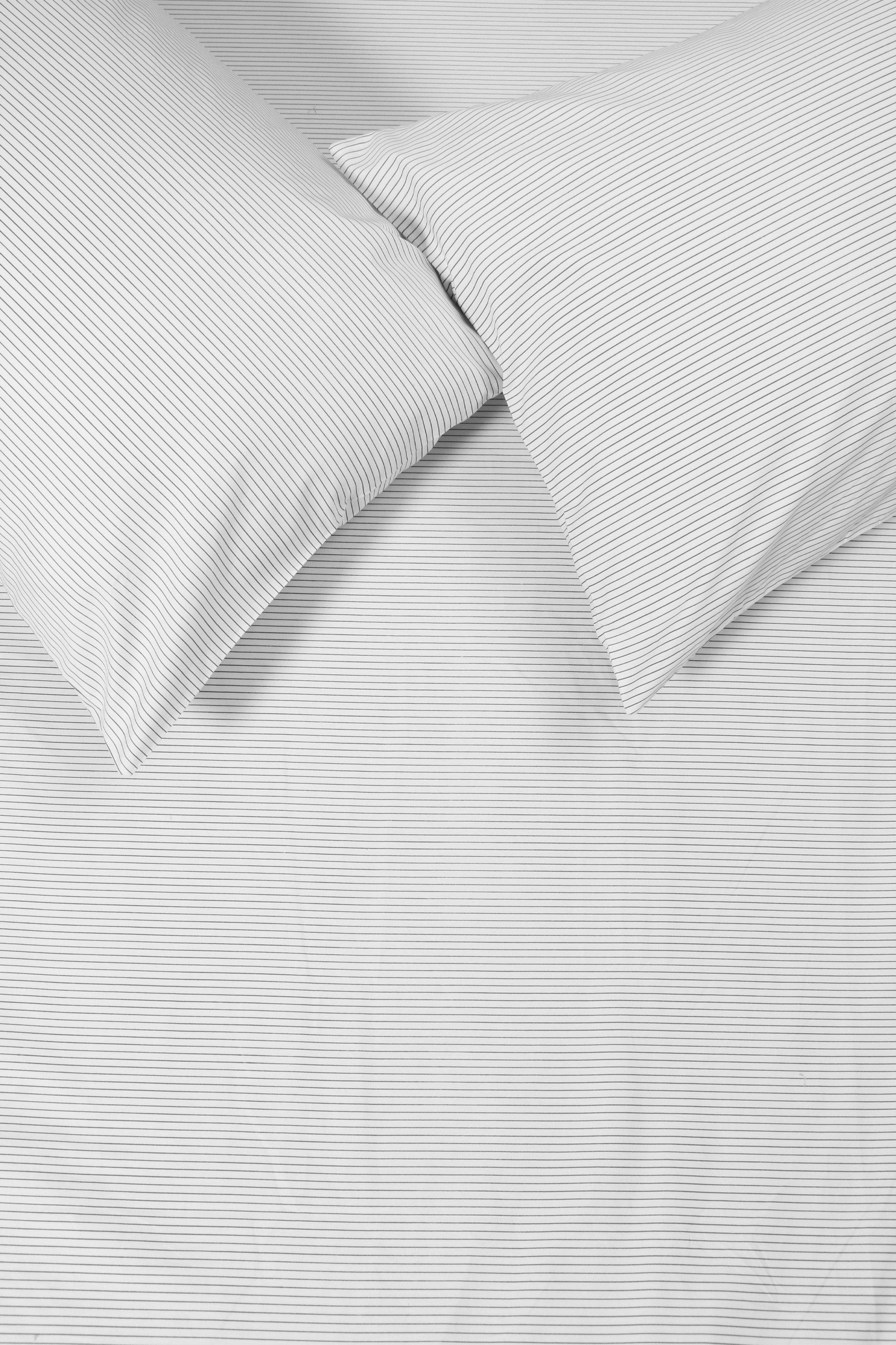 200 Thread Count Stripe Fitted Sheet Extra Length Extra Depth