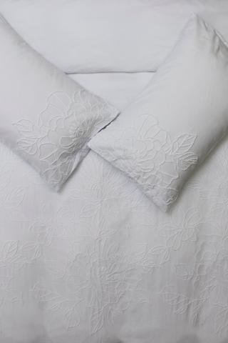 Embroidered Tufted Bold Flower Duvet Cover Set