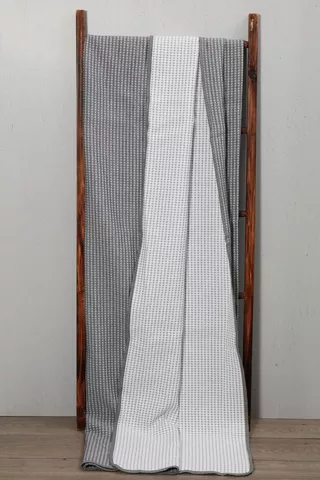 Jacquard Crossed Quilt, 230x230cm