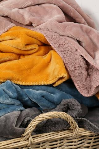 Quilted Sherpa Blanket 150x200cm