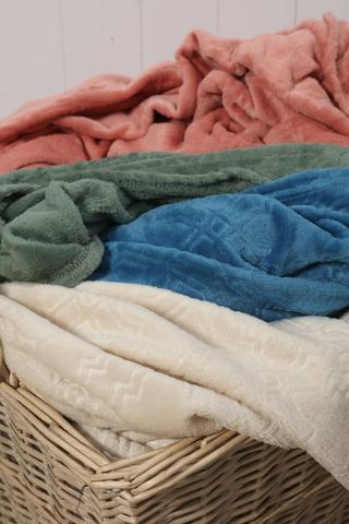 Embossed Coral Fleece Blanket, 125x150cm