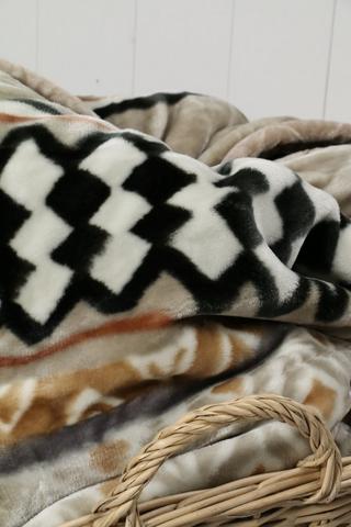 Mink Traditional Blanket 200x220cm