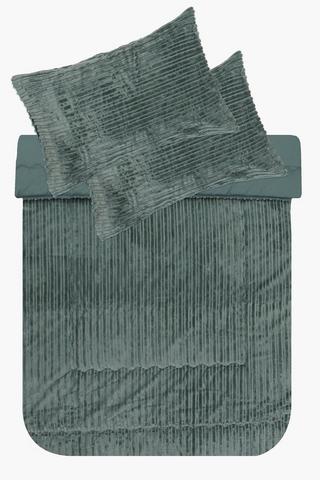 Plush Ribbed Comforter Set