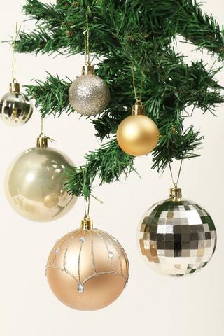 63 Pack Bauble With Carry Case