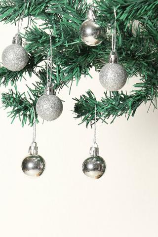 25 Pack Metallic Hanging Baubles