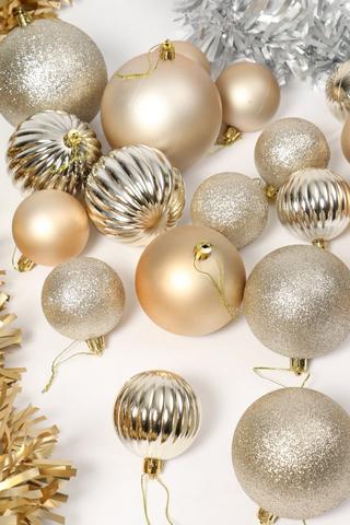 42 Pack Hanging Baubles