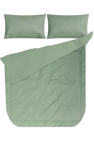 CLASSIC QUILTED POLYESTER COMFORTER