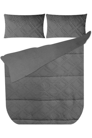 TUFTED POLYESTER COMFORTER