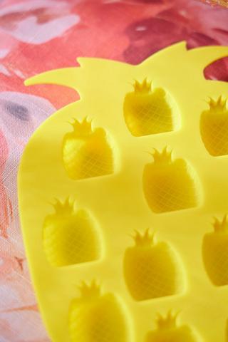 SILICONE PINEAPPLE ICE TRAY