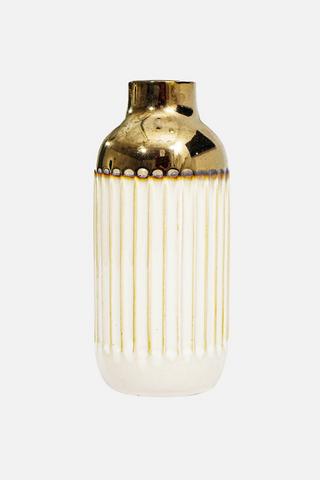 RIBBED DECORATIVE VASE