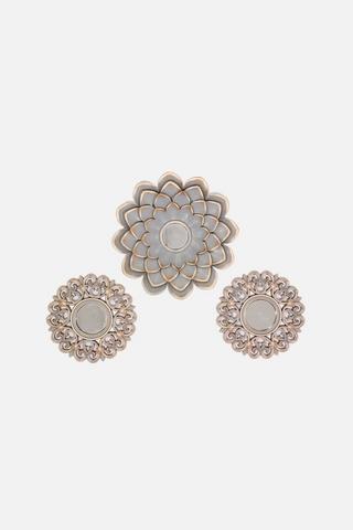 DIMENSIONAL DECORATIVE TRIO